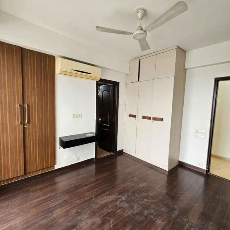 Room, bptp-park-prime 4 Bedroom 3100 Sq.Ft. Apartment In Sector 66 Gurgaon 9809053
