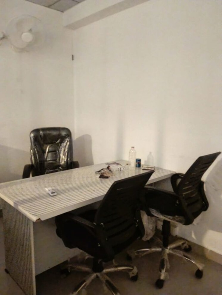 Team Area, gaur-city-mall Commercial Office Space 350 Sq.Ft. In Sector 4 Greater Noida Greater Noida 9809092