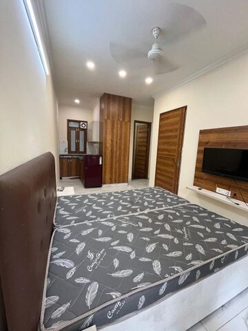 Bedroom in 1 RK Builder Floor at Vipul Square, Sushant Lok I – for Rent