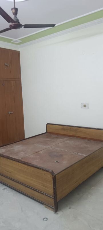 Room in 3 BHK Independent House at Sector 55 – for Rent