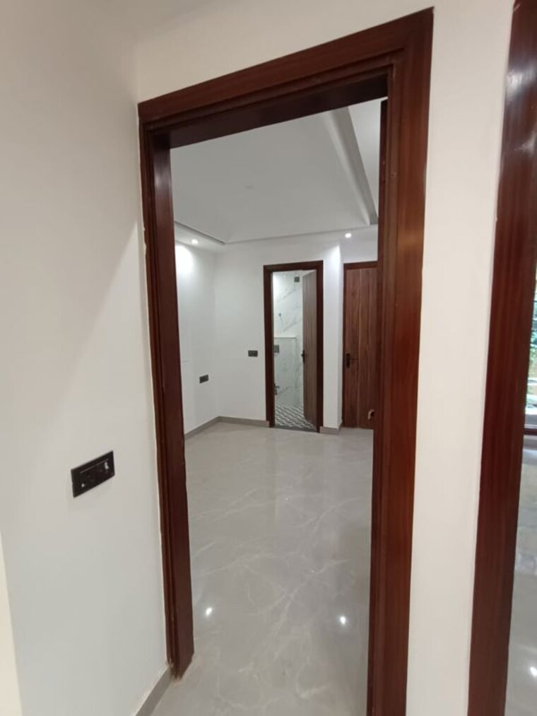 Room, igi airport area 3 Bedroom 1000 Sq.Ft. Apartment In Igi Airport Area Delhi 9809131