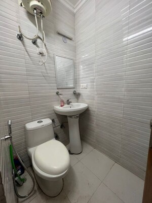 Bathroom in Studio Builder Floor at Minarch Tower, Sector 44 – for Rent