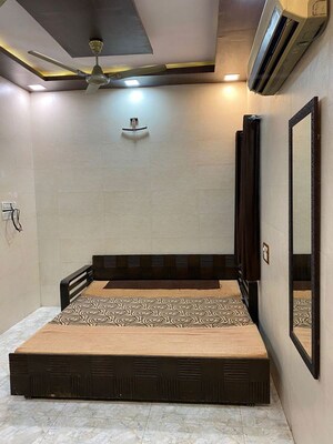Bedroom in 2 BHK Apartment at Goregaon East – for Rent