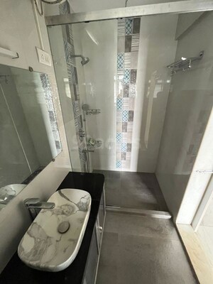 Team Area in 4 BHK Apartment at Maker Tower, Cuffe Parade – for Rent