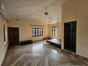 Room in 6 BHK Villa at Parra – for Sale