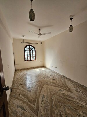 Room in 6 BHK Villa at Parra – for Sale