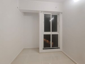 Room in 1.5 BHK Apartment at Godrej Emerald, Ghodbunder Road – for Rent