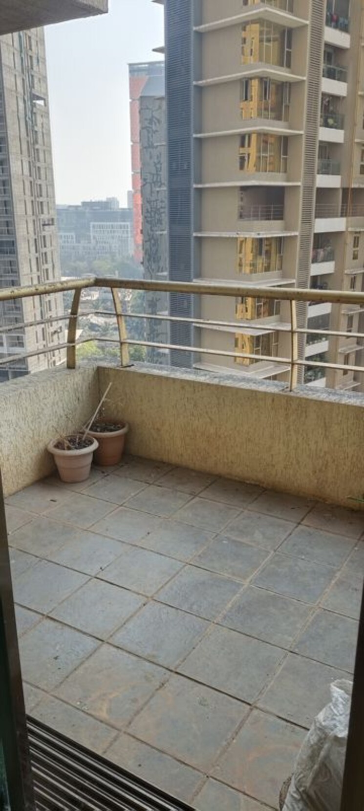 Balcony, oberoi-springs 3 Bedroom 1000 Sq.Ft. Apartment In Andheri West Mumbai 9809167