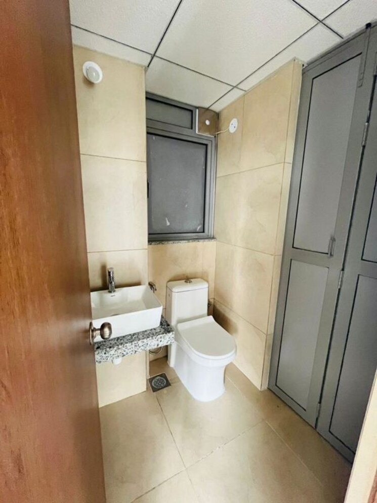 Bathroom, kalpataru-immensa 1 Bedroom 450 Sq.Ft. Apartment In Kolshet Road Thane 9809189