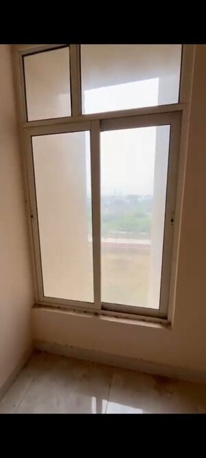 Room in 3 BHK Apartment at Mehak Jeevan, Raj Nagar Extension – for Sale