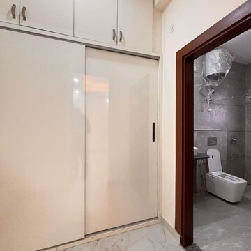 Room in 3 BHK Builder Floor at Sector 57 – for Rent