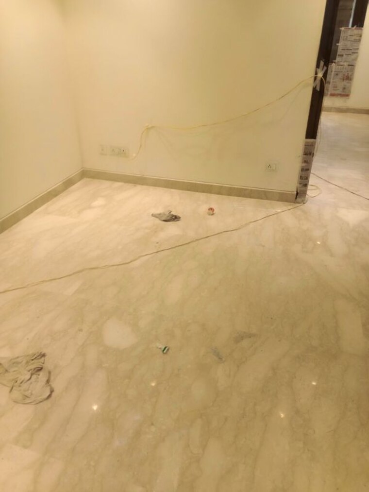 Room, greater kailash i 4 Bedroom 300 Sq.Ft. Builder Floor In Greater Kailash I Delhi 9809228