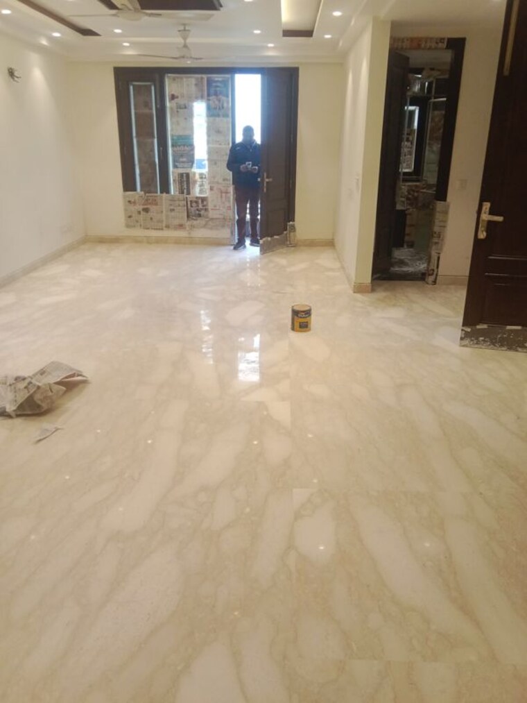 Room, greater kailash i 4 Bedroom 300 Sq.Ft. Builder Floor In Greater Kailash I Delhi 9809228