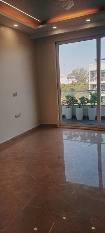 Room in 4 BHK Builder Floor at Ansal Sushant Lok I, Sector 43 – for Rent