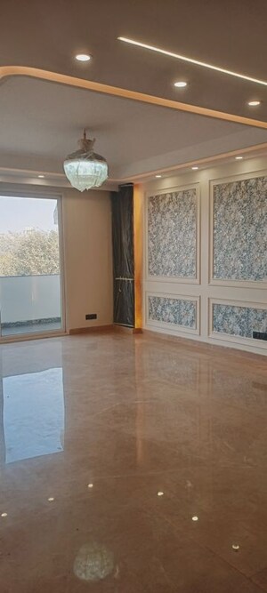 Room in 4 BHK Builder Floor at Ansal Sushant Lok I, Sector 43 – for Rent