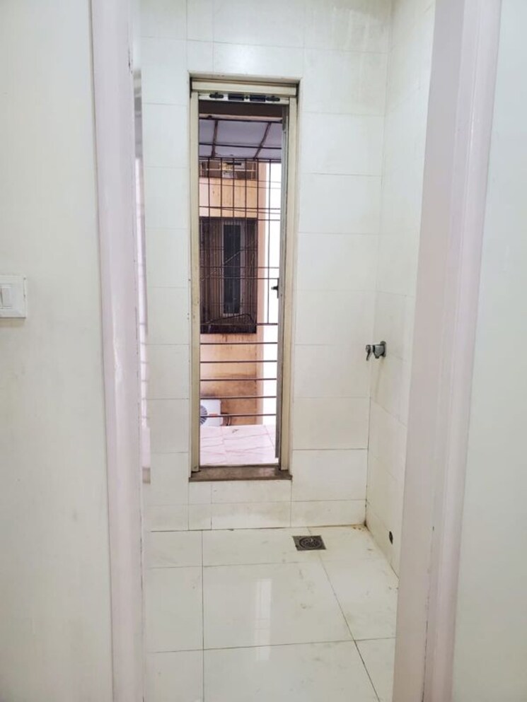 Bathroom, cosmos-jewels 2 Bedroom 895 Sq.Ft. Apartment In Ghodbunder Road Thane 9809248