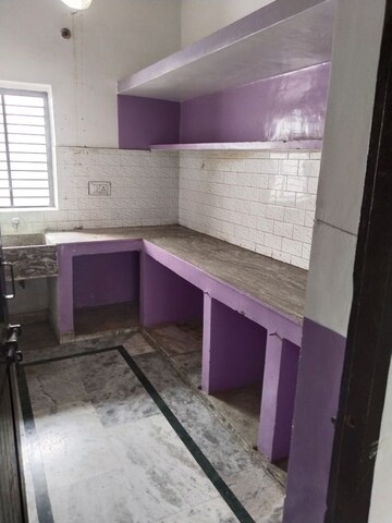 Kitchen in 2.5 BHK Builder Floor at Gomti Nagar – for Rent