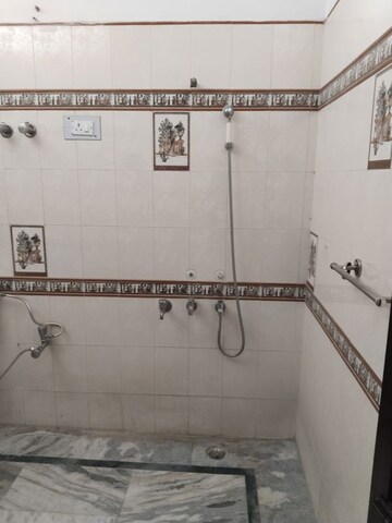 Bathroom in 2.5 BHK Builder Floor at Gomti Nagar – for Rent