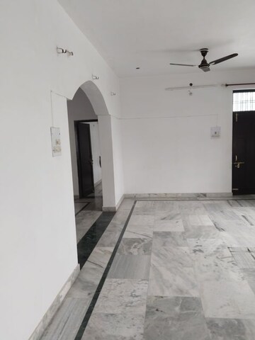 Building Lobby in 2.5 BHK Builder Floor at Gomti Nagar – for Rent