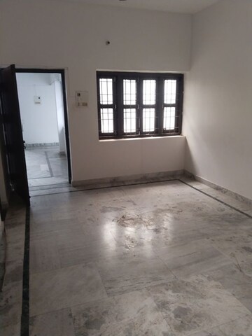 Room in 2.5 BHK Builder Floor at Gomti Nagar – for Rent