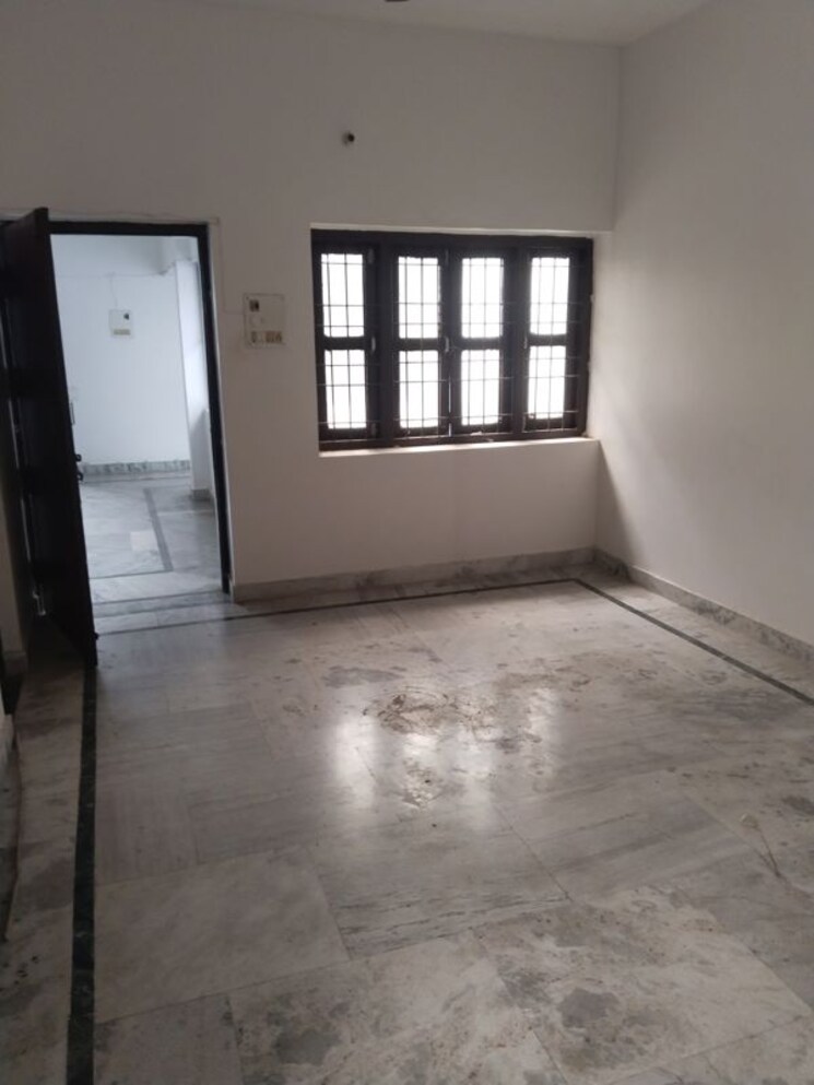 Room, gomti nagar 2.5 Bedroom 2000 Sq.Ft. Builder Floor In Gomti Nagar Lucknow 9809252