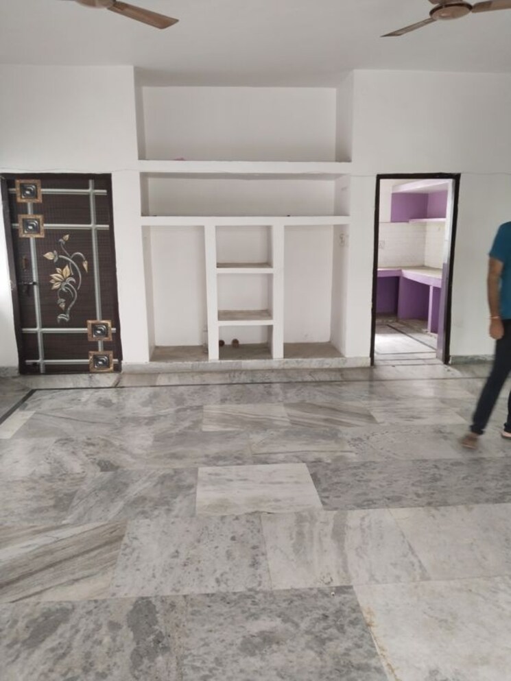 Room, gomti nagar 2.5 Bedroom 2000 Sq.Ft. Builder Floor In Gomti Nagar Lucknow 9809252