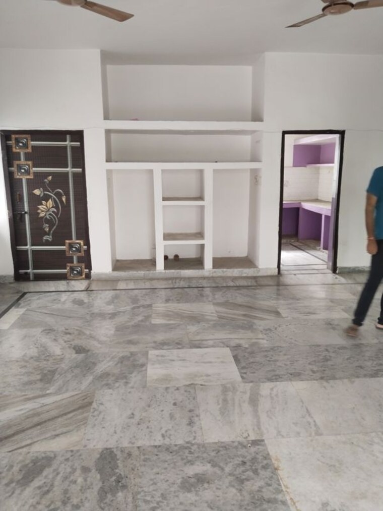 Room, gomti nagar 2.5 Bedroom 2000 Sq.Ft. Builder Floor In Gomti Nagar Lucknow 9809252
