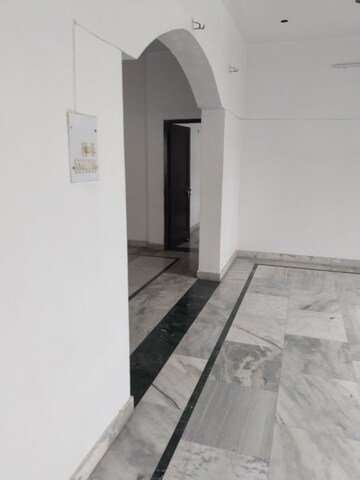 Room in 2.5 BHK Builder Floor at Gomti Nagar – for Rent