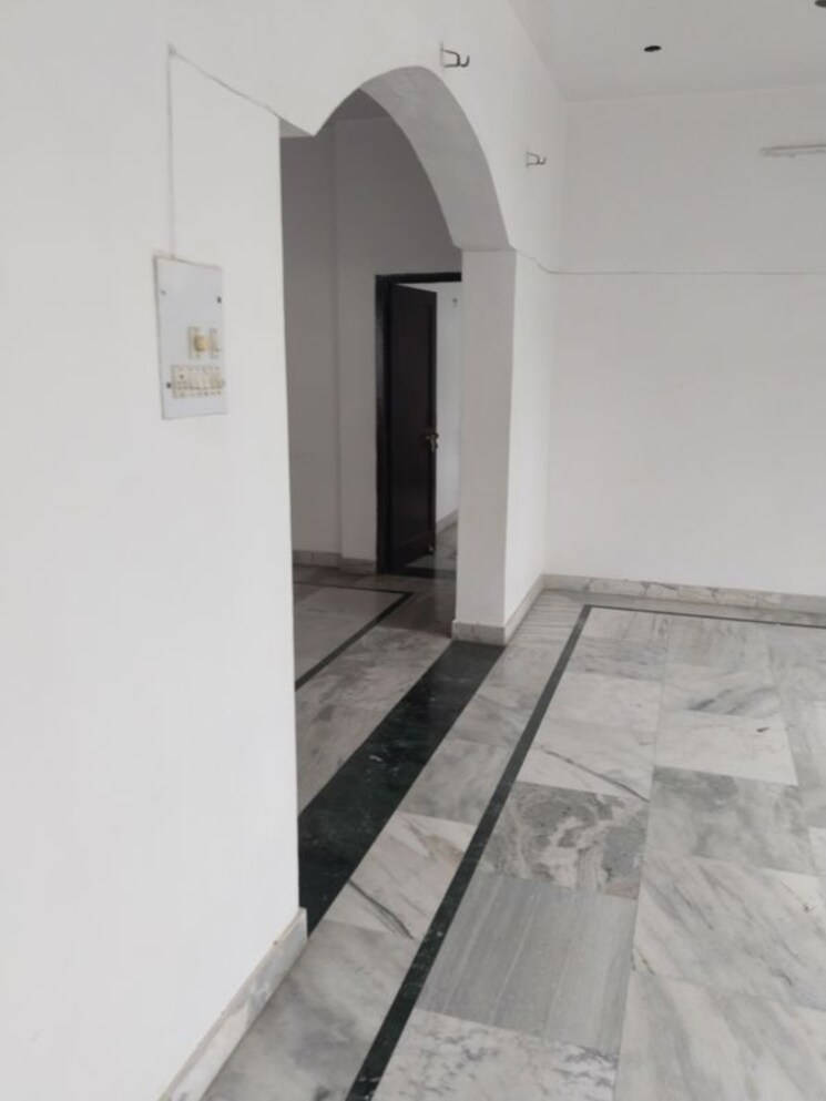 Room, gomti nagar 2.5 Bedroom 2000 Sq.Ft. Builder Floor In Gomti Nagar Lucknow 9809252