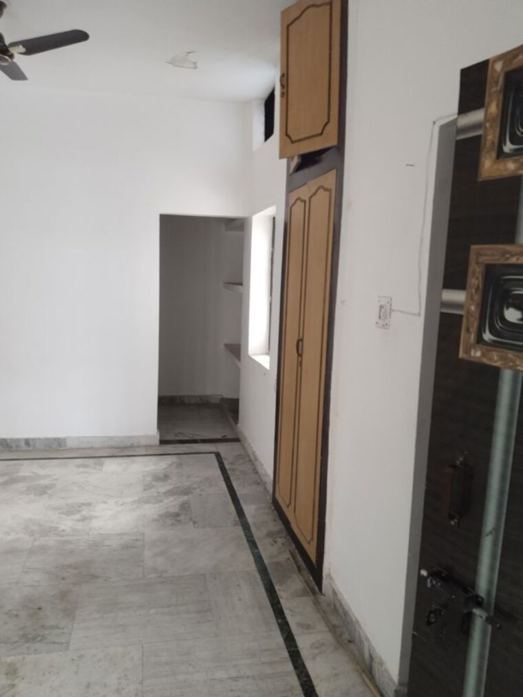 undefined, gomti nagar 2.5 Bedroom 2000 Sq.Ft. Builder Floor In Gomti Nagar Lucknow 9809252
