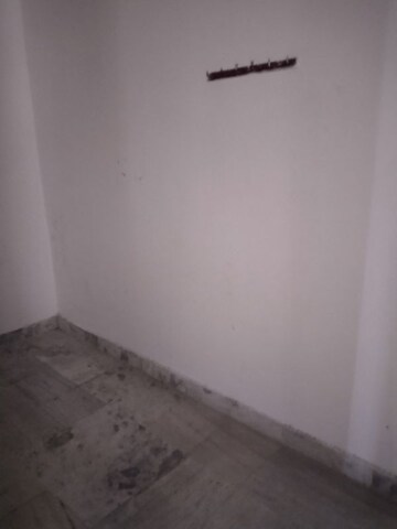 Room in 2.5 BHK Builder Floor at Gomti Nagar – for Rent