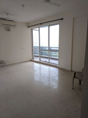 Room in 3 BHK Apartment at Unitech Escape, Sector 50 – for Rent