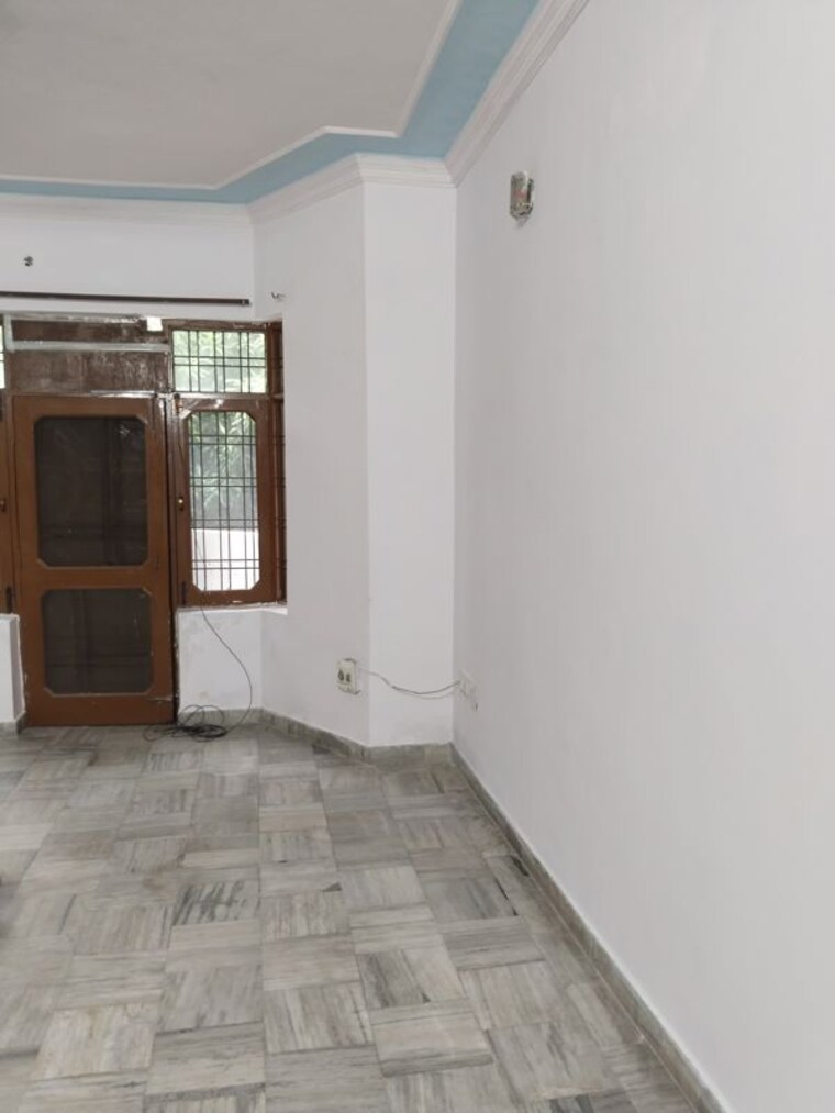 Room, gomti nagar 3 Bedroom 2800 Sq.Ft. Builder Floor In Gomti Nagar Lucknow 9809277