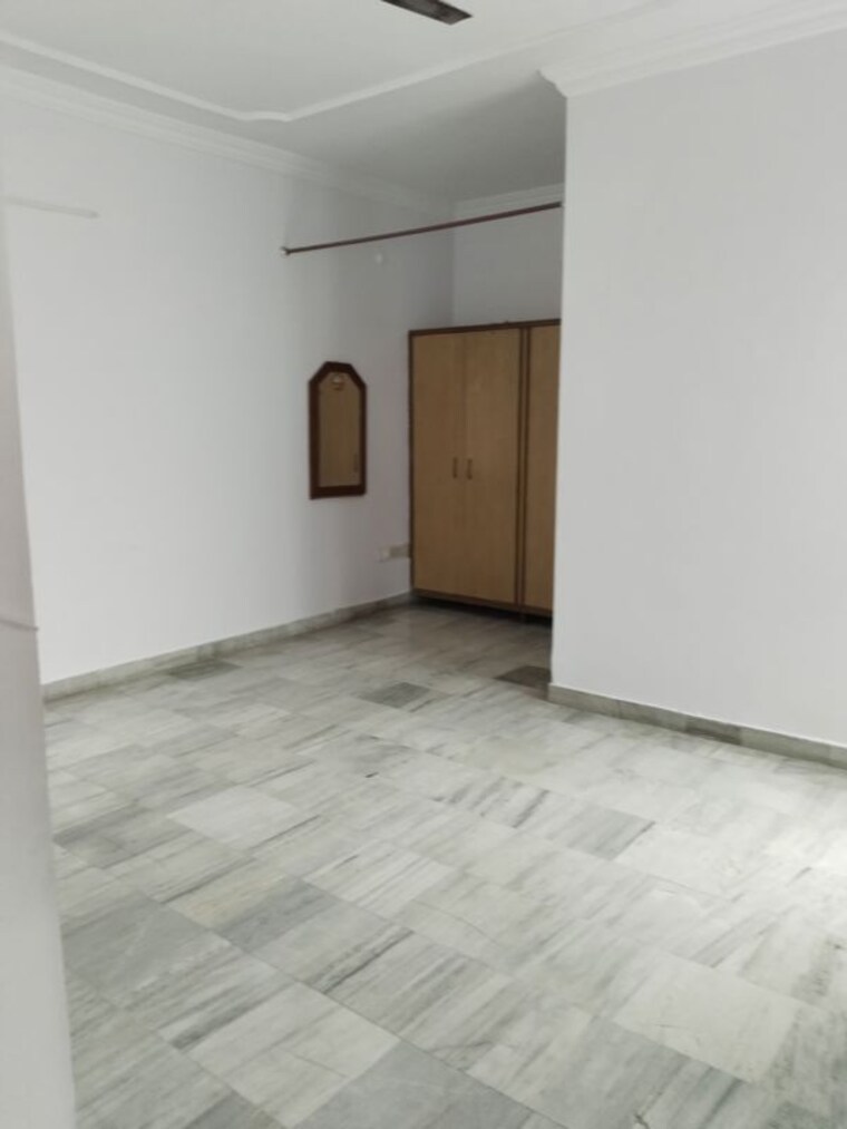 Room, gomti nagar 3 Bedroom 2800 Sq.Ft. Builder Floor In Gomti Nagar Lucknow 9809277