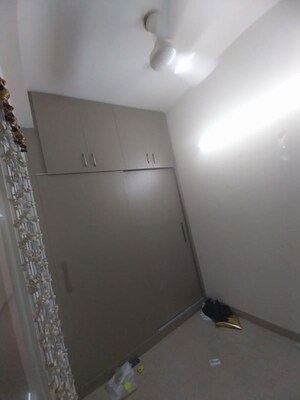 Room in 3 BHK Apartment at Emaar MGF Emerald Hills, Sector 65 – for Rent