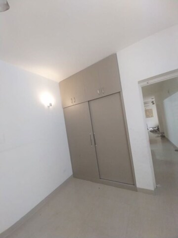 Room in 3 BHK Apartment at Emaar MGF Emerald Hills, Sector 65 – for Rent