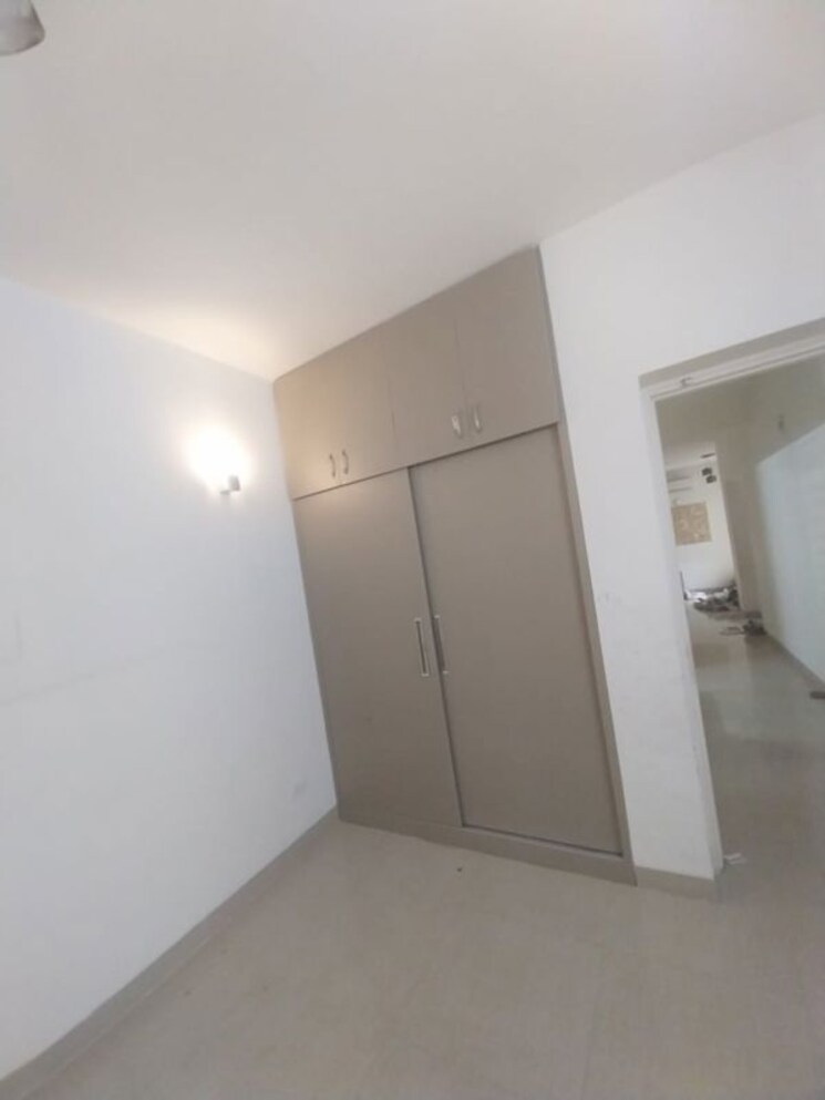 Room, emaar-mgf-emerald-hills 3 Bedroom 2400 Sq.Ft. Apartment In Sector 65 Gurgaon 9809284