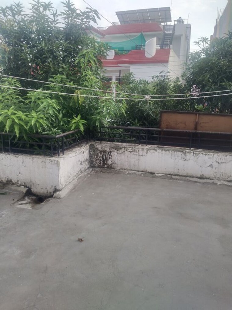 Balcony, gomti nagar 1.5 Bedroom 1200 Sq.Ft. Builder Floor In Gomti Nagar Lucknow 9809301