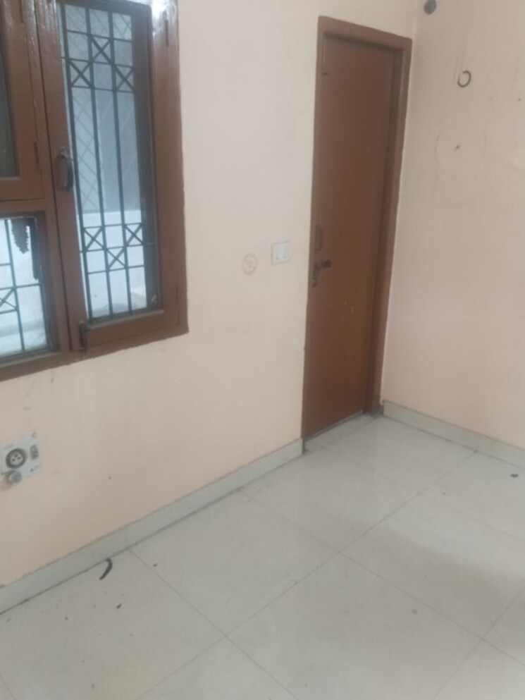 Room, gomti nagar 1.5 Bedroom 1200 Sq.Ft. Builder Floor In Gomti Nagar Lucknow 9809301