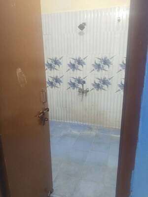 Bathroom in 1.5 BHK Builder Floor at Gomti Nagar – for Rent