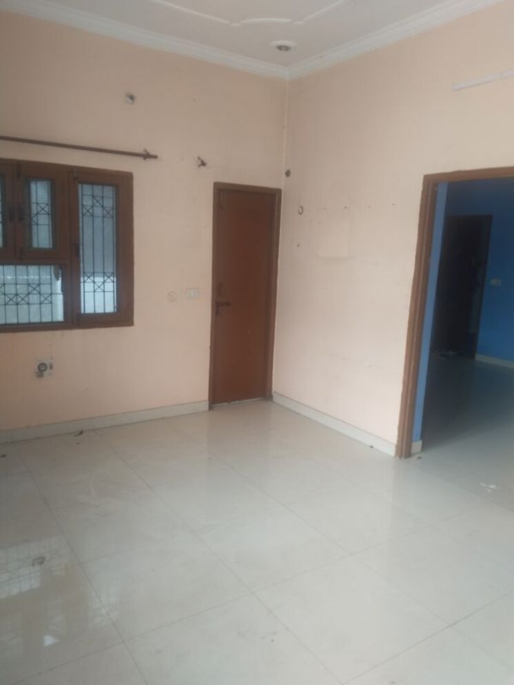 Room, gomti nagar 1.5 Bedroom 1200 Sq.Ft. Builder Floor In Gomti Nagar Lucknow 9809301
