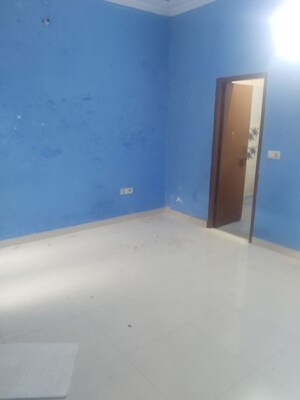 Room in 1.5 BHK Builder Floor at Gomti Nagar – for Rent