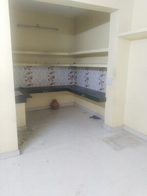 Kitchen in 1.5 BHK Builder Floor at Gomti Nagar – for Rent