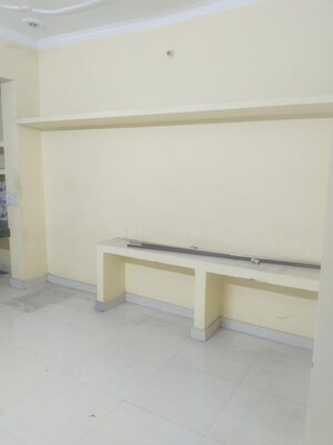 Room in 1.5 BHK Builder Floor at Gomti Nagar – for Rent