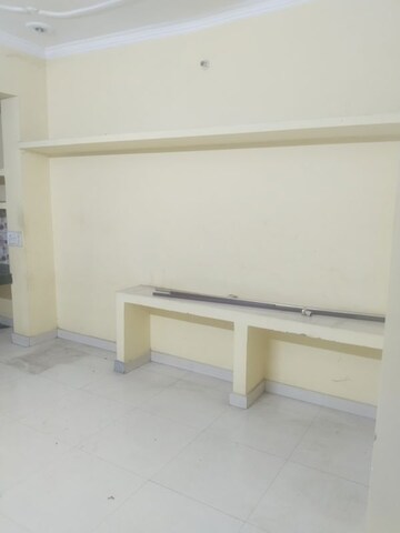 Room in 1.5 BHK Builder Floor at Gomti Nagar – for Rent