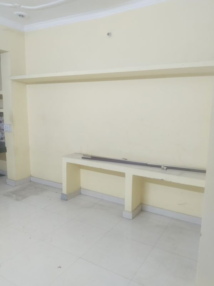 Room, gomti nagar 1.5 Bedroom 1200 Sq.Ft. Builder Floor In Gomti Nagar Lucknow 9809301