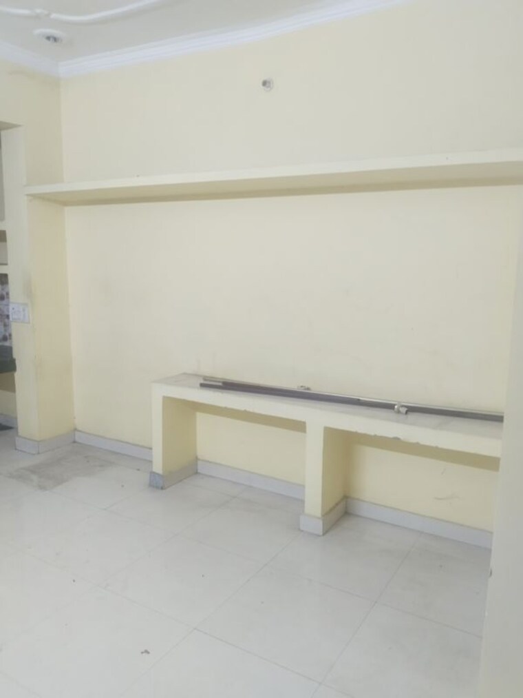 Room, gomti nagar 1.5 Bedroom 1200 Sq.Ft. Builder Floor In Gomti Nagar Lucknow 9809301