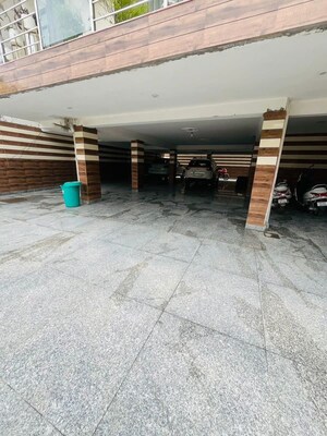 Parking in 3 BHK Builder Floor at Sector 51 – for Rent