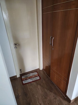 Furnished Amenities in 3.5 BHK Apartment at Vatika City, Sector 49 – for Rent