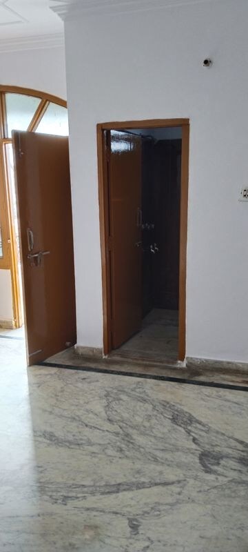 Building Lobby in 2 BHK Independent House at Gomti Nagar – for Rent